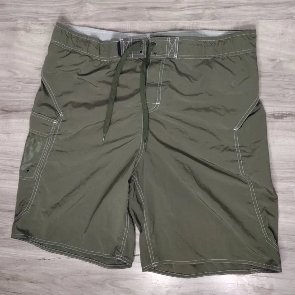 Body glove Olive Green Cargo Shorts size L pre owned good condition